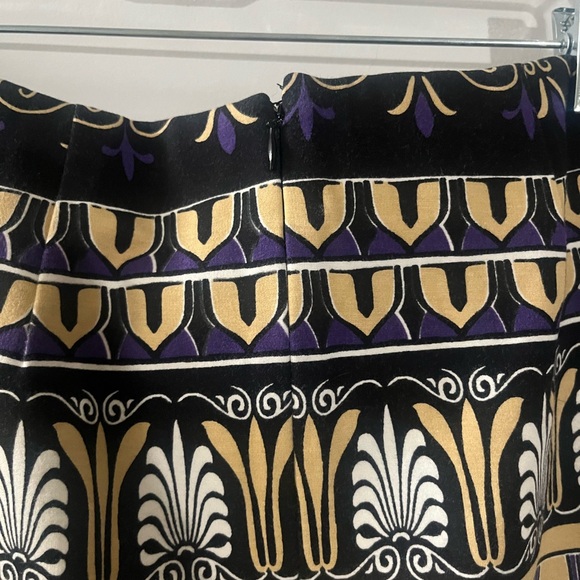 Black and Gold Patterned Skirt - Picture 3 of 4